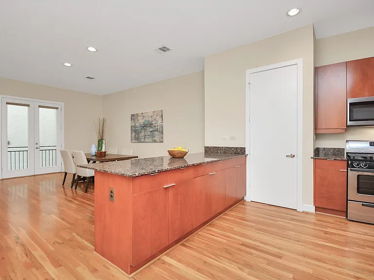 1118 Columbus St #B — Photo 10