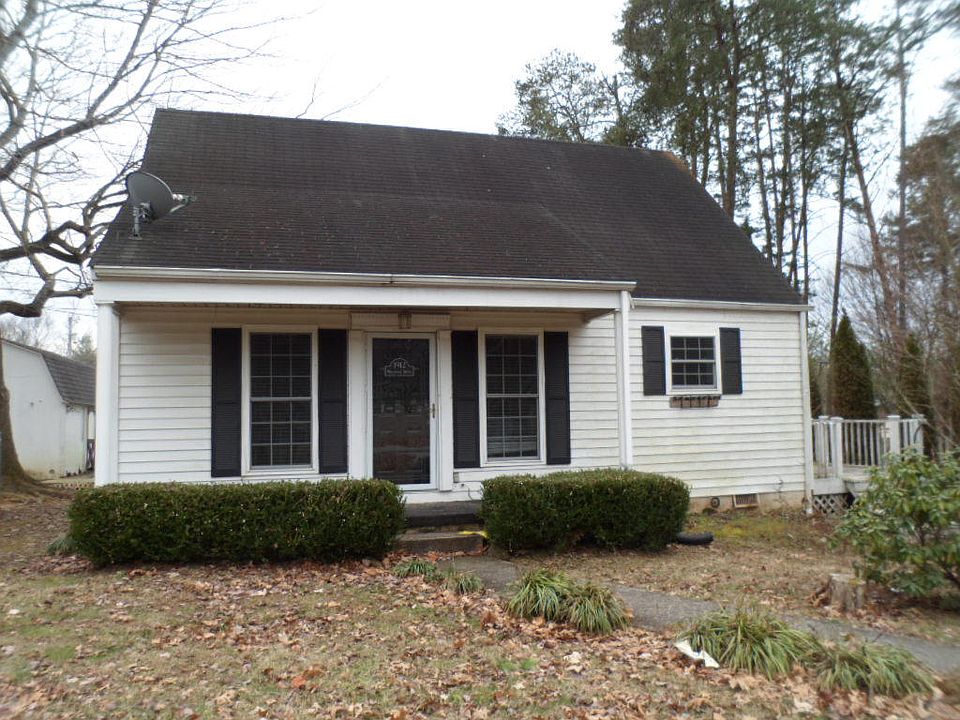 1st image of 1912 NE Woodrow Dr