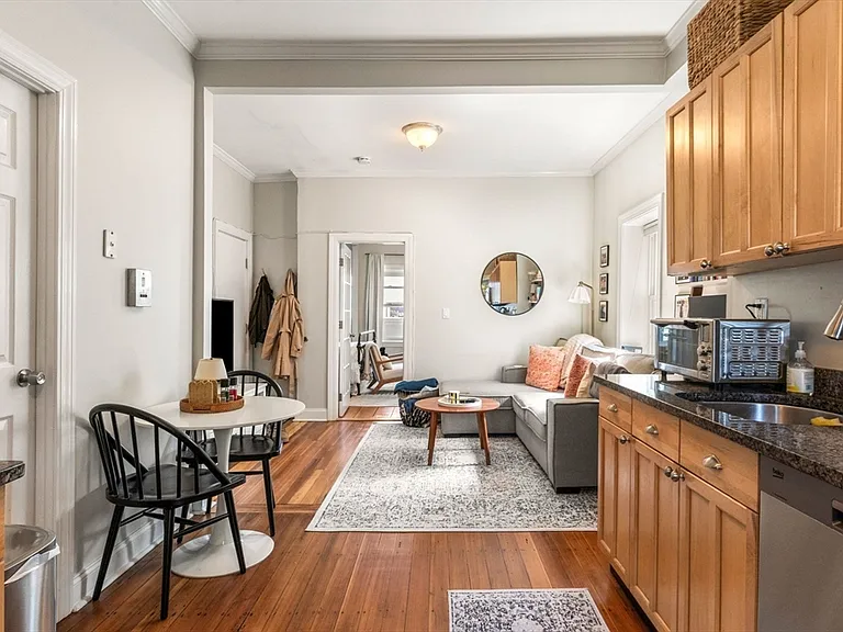291 W 3rd St #3 — Photo 5