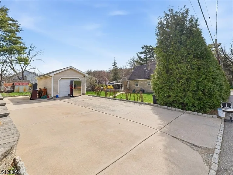 95 Sycamore Ave — Photo 16