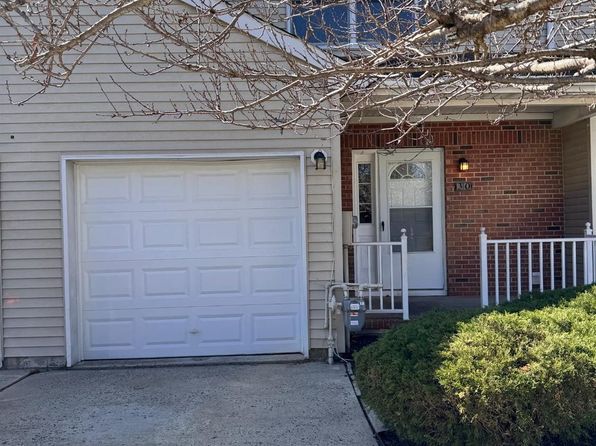 30 Goldsmith Dr, Spotswood, NJ 08884