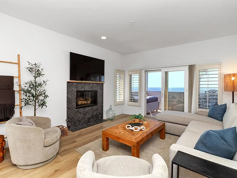 Sequoia Ave — Photo 11