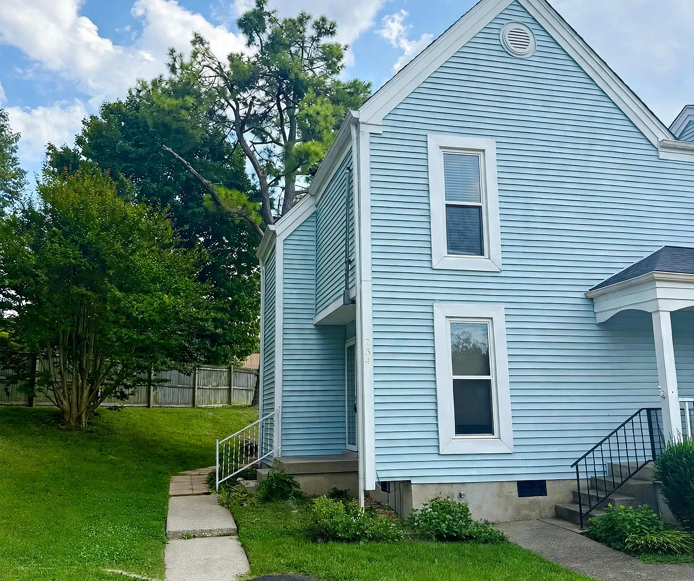 2 bed, 1032 sqft, $1,700 — Photo 1