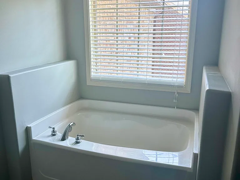 121 Hawks Tail Dr — Photo 32