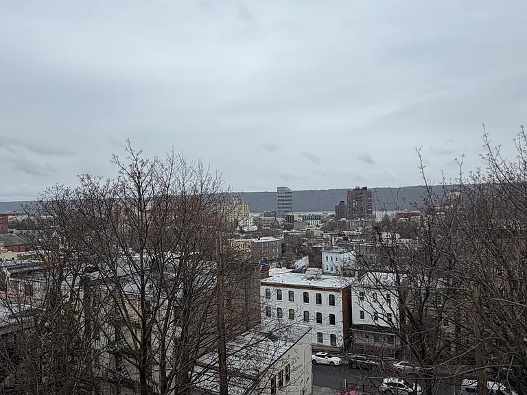 25 Riverview Pl #2L — Photo 6