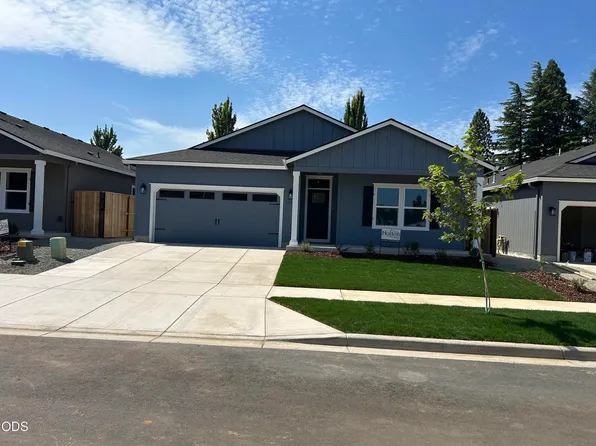 2223 Piazza Dr, Medford, OR 97501