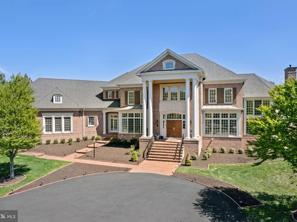 855 Nicholas Run Dr, Great Falls, VA 22066
