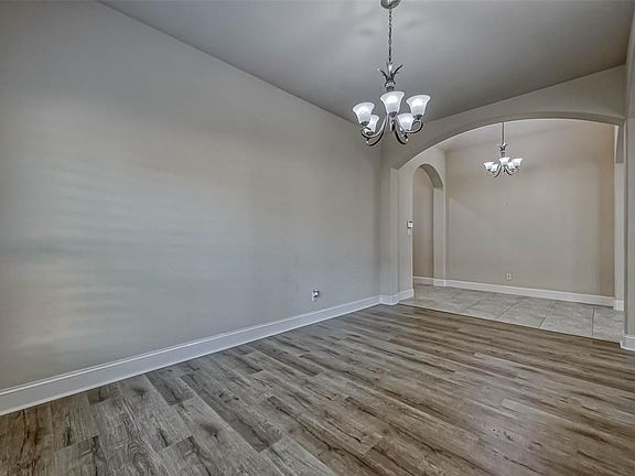 3rd image of 2603 Longlake Dr