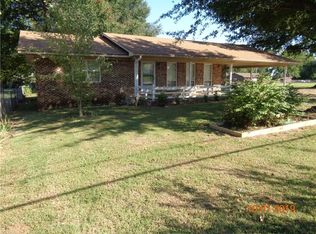 706 N 18th St, Ozark, AR 72949