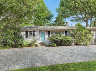 21 Old Squiretown Rd, Hampton Bays, NY 11946