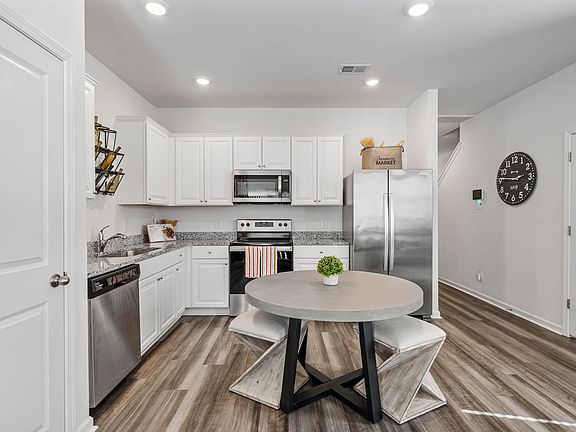 Kitchens with Stainless Steel Appliances
