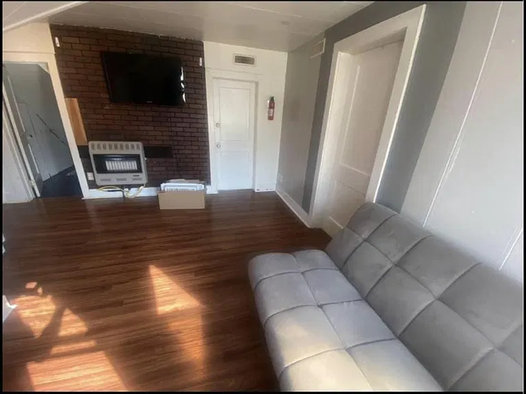 21 Haendel St — Photo 8