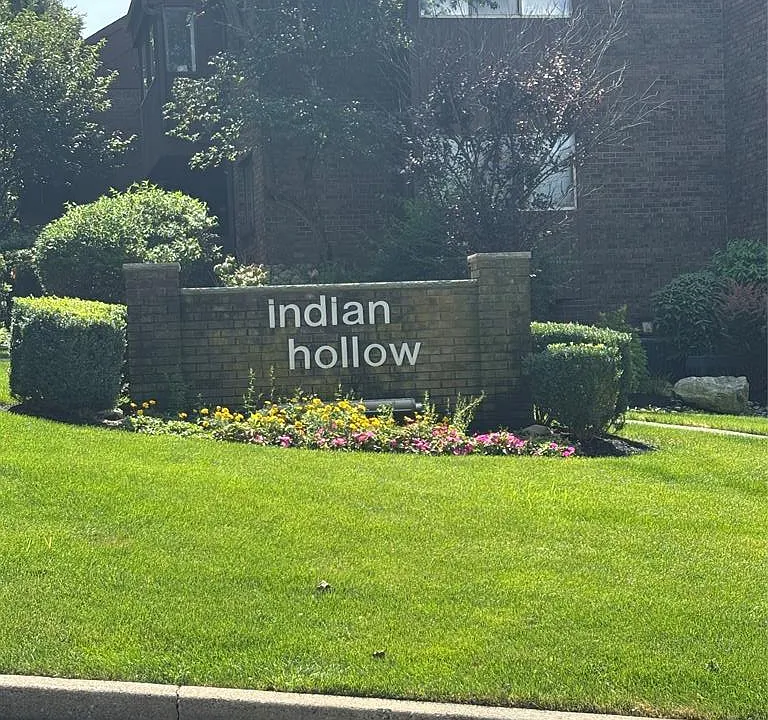 241 Indian Hollow Ct