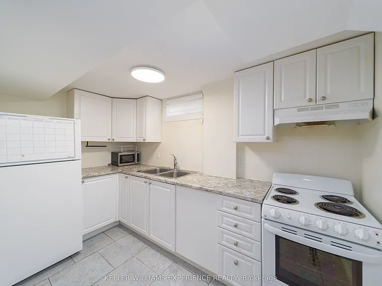 98 Cundles Rd E #LOWER LVL — Photo 4