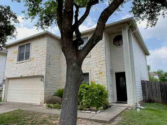 4 bed, 2.5 bath, 2228 sqft, $2,299 — Photo 1