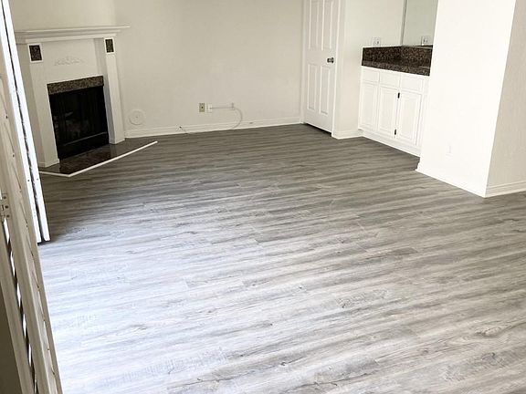 3rd image of 5230 Zelzah Ave APT 12