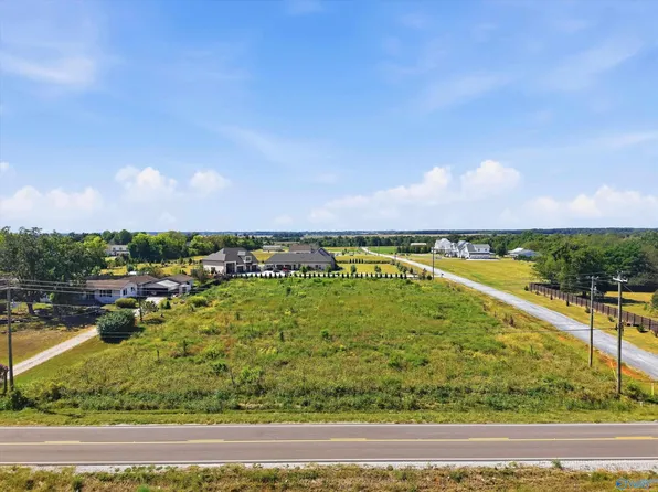 2 & 3 Cambridge Ln, Athens, AL 35613
