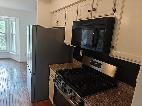 3rd image of 421 Cedartop Ct