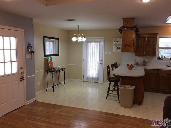 3rd image of 9290 North St