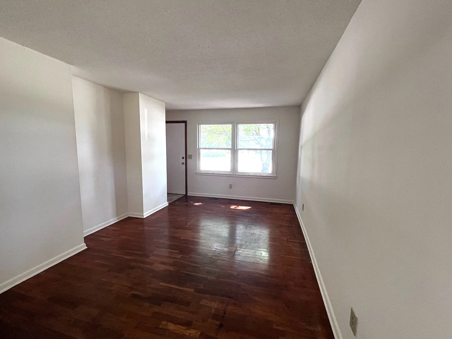 2 bed, 750 sqft, $960 — Photo 2