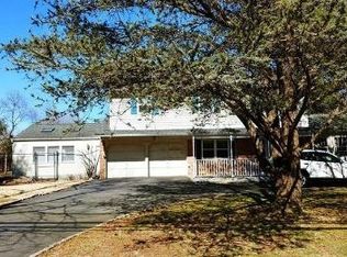 155 Clay Pitts Rd, Greenlawn, NY 11740