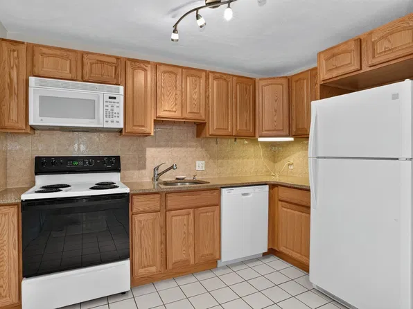 9 Davis Rd APT C8, Acton, MA 01720