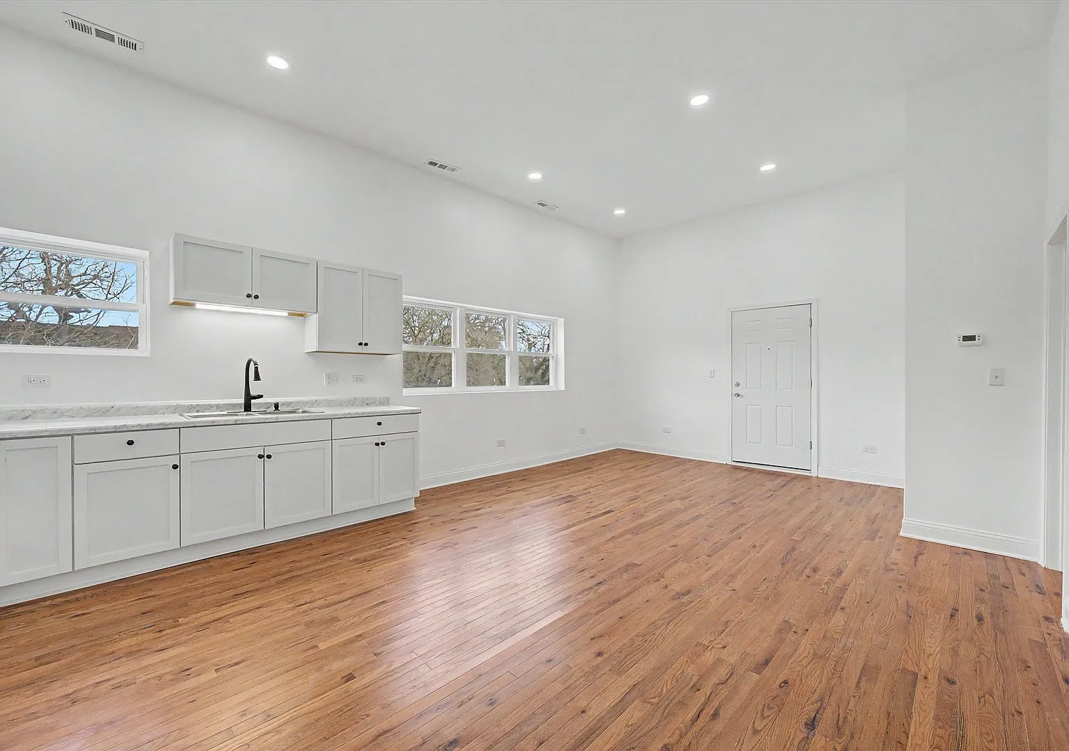 2 bed, 800 sqft, $1,800 — Photo 2