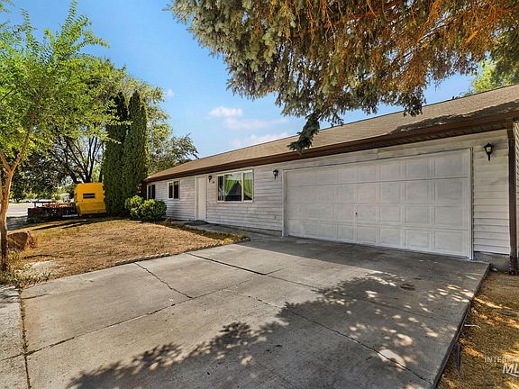 3rd image of 152 Cordova Ave