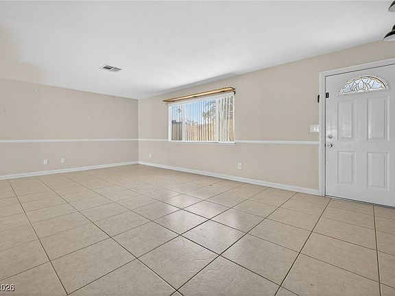 4th image of 713 Strawberry Pl