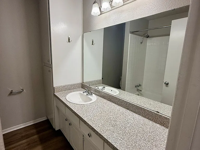 3610 Robinhood Dr — Photo 11