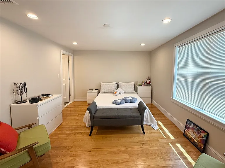 821 Winthrop Ave #2 — Photo 6