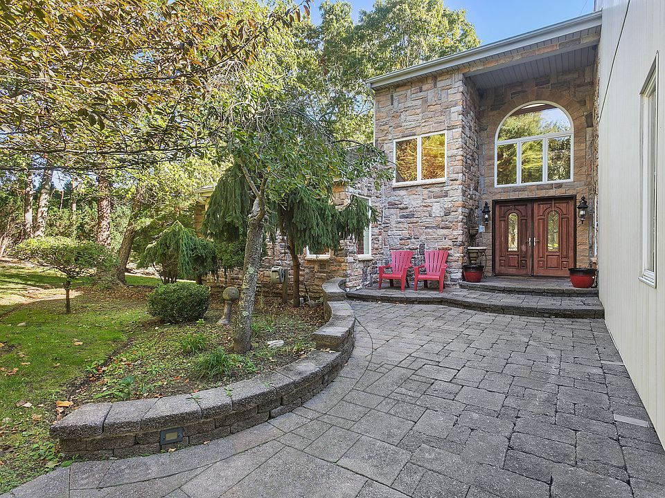 1st image of 5 Nicole Ct