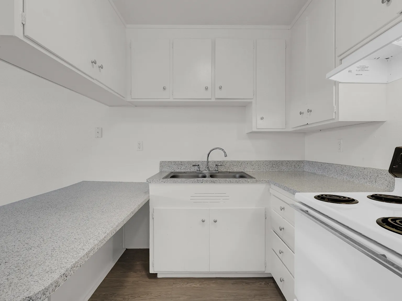 Carmichael Apartments — Photo 1
