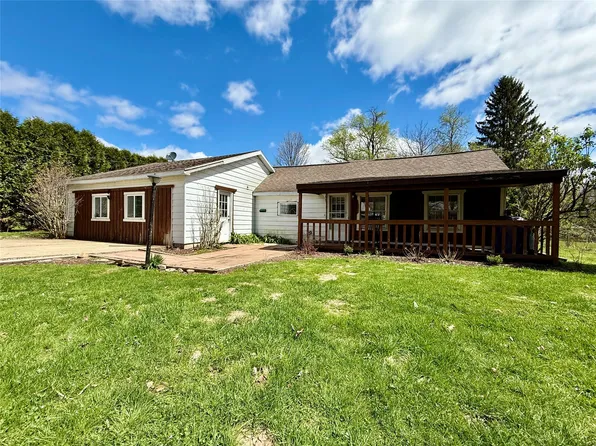 623 Cherry St, Waterford, PA 16441