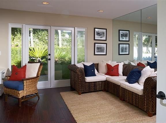 Lovely family room/ or 3rd bedroom