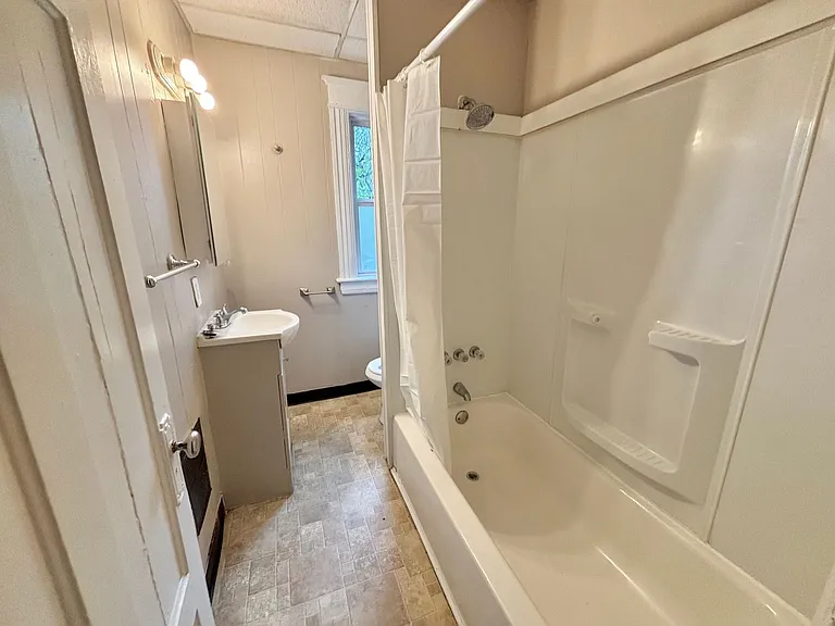 110 Ridgeway Ave — Photo 8