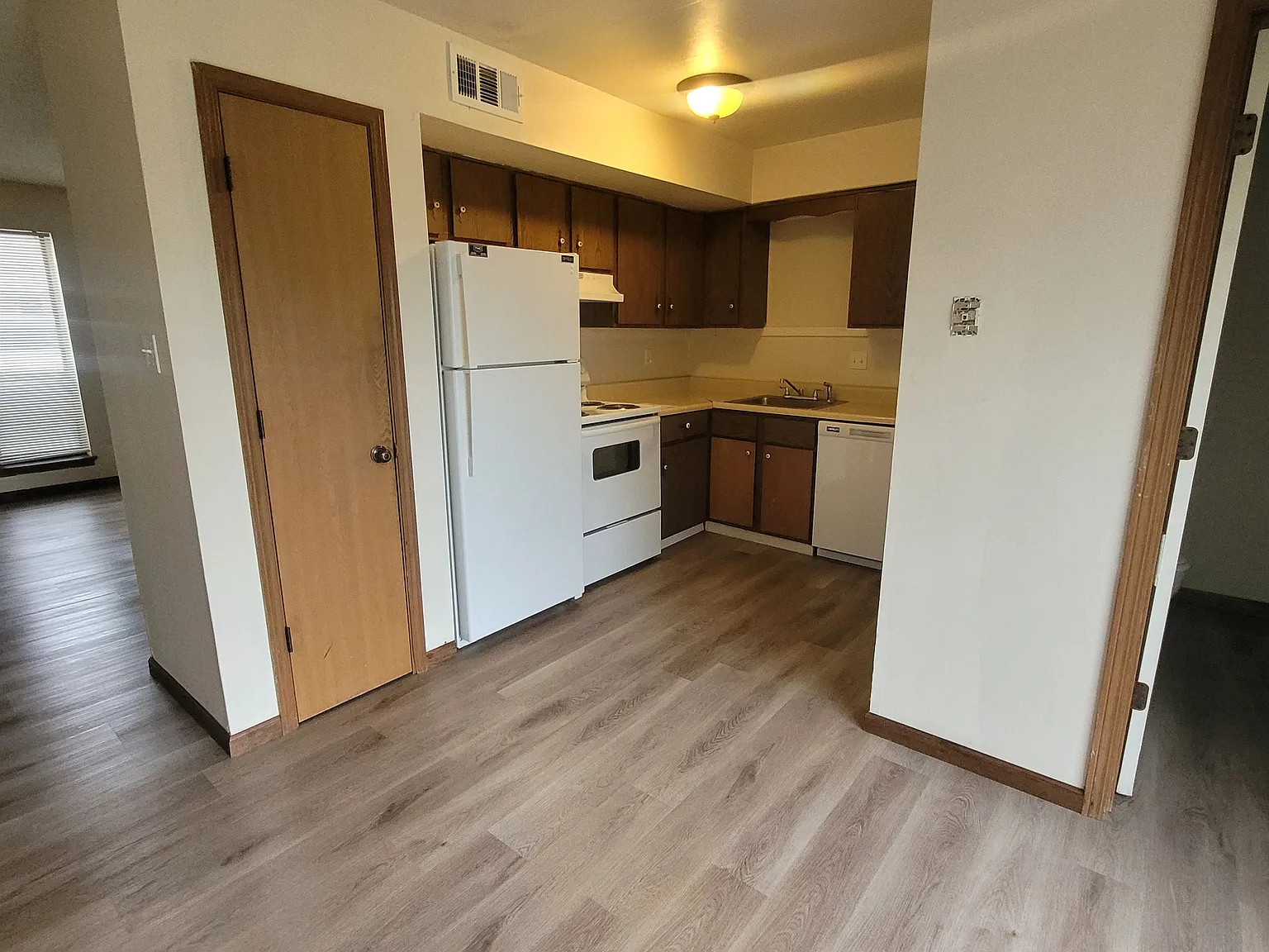 2 bed, 824 sqft, $1,050 — Photo 4