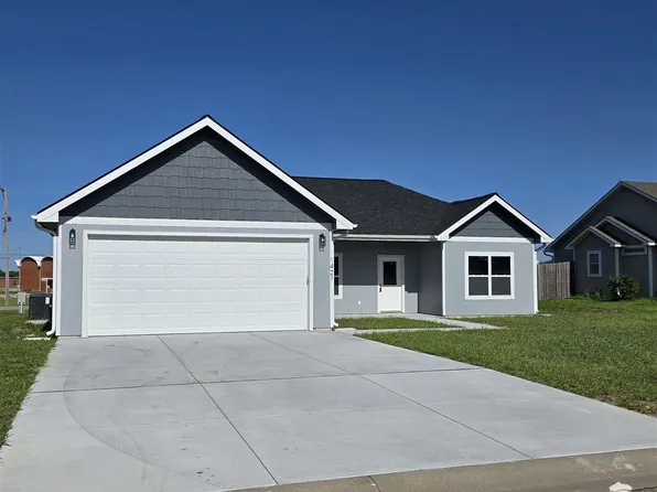 1403 Gehrke Ct, Herington, KS 67449