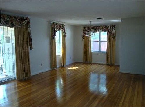 3rd image of 1613 Patricia Dr