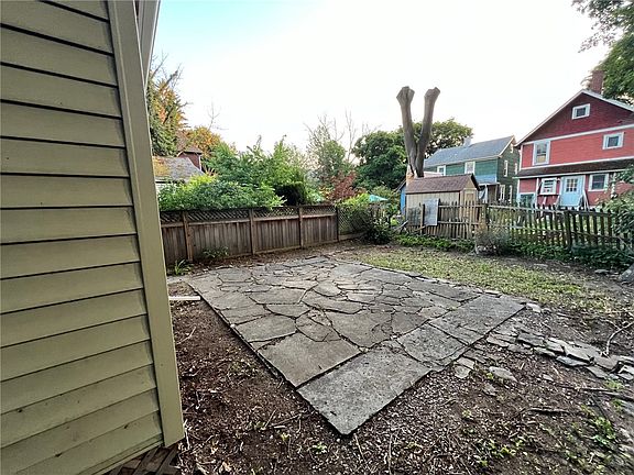 4th image of 320 N Geneva St