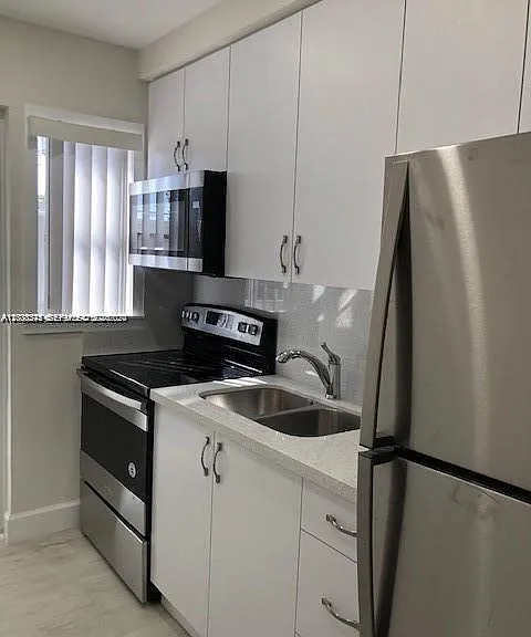 3530 SW 9th Ter #6B — Photo 3
