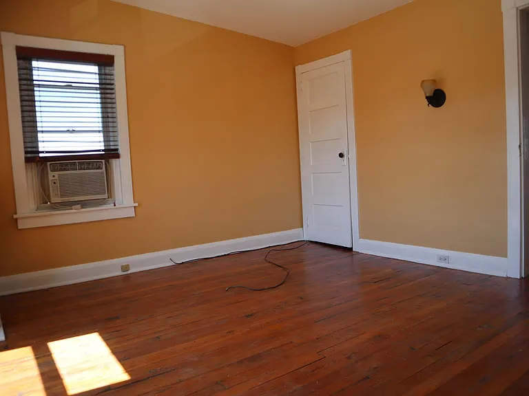 113 Reading Ave — Photo 10