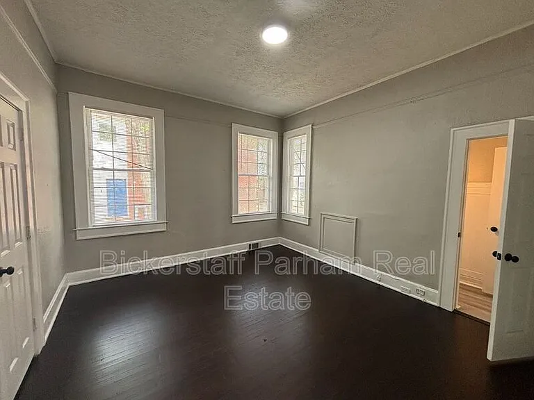 1261 Cedar Ave — Photo 10
