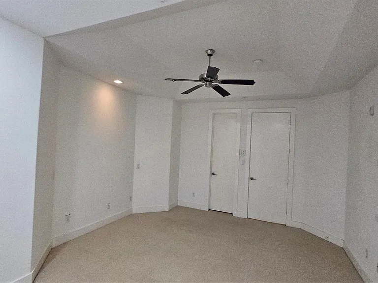 2301 Camden Dr #B — Photo 32