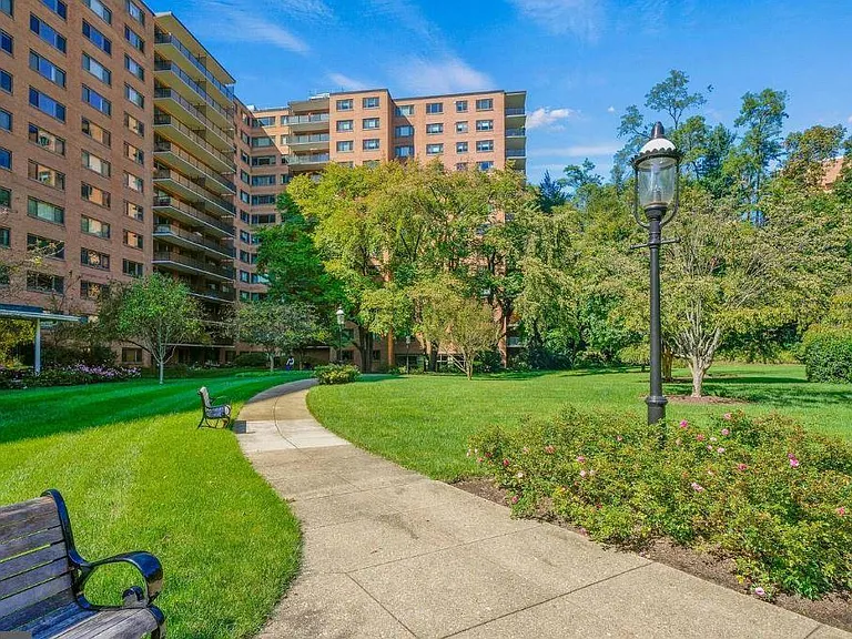 4201 Cathedral Ave NW #1009 — Photo 35