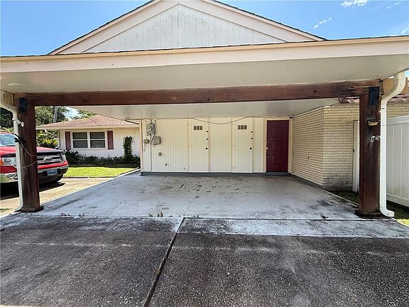 3rd image of 305 Rhodes St
