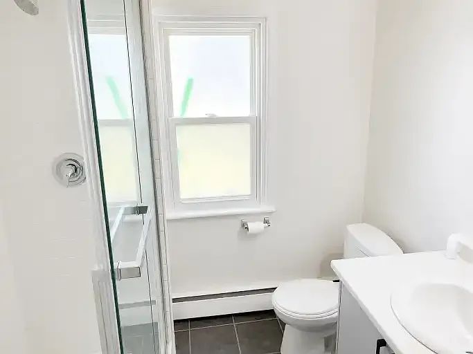31 Beverley St #1A — Photo 9