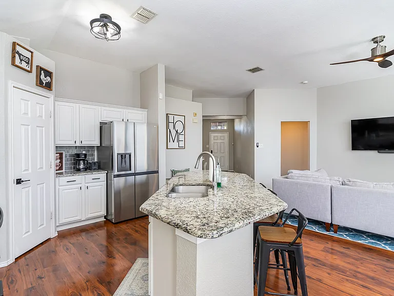 13608 Stauss Ln — Photo 7