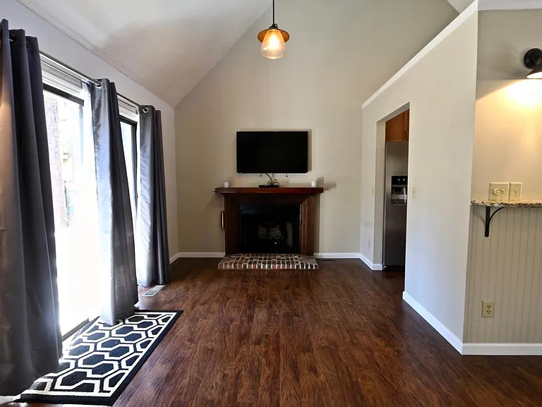 1595 Longleaf Dr E — Photo 6