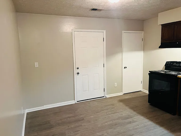 227 Bay St NE — Photo 9